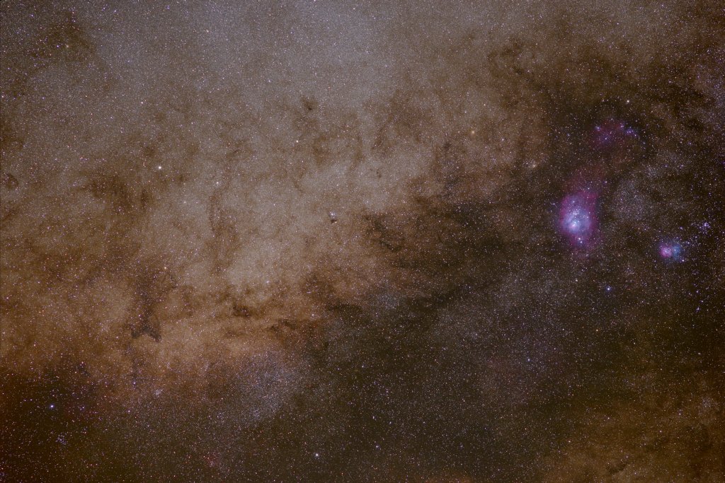 NGC 6520 mit Barnard 86, M20, M21 und M8 (Sag)